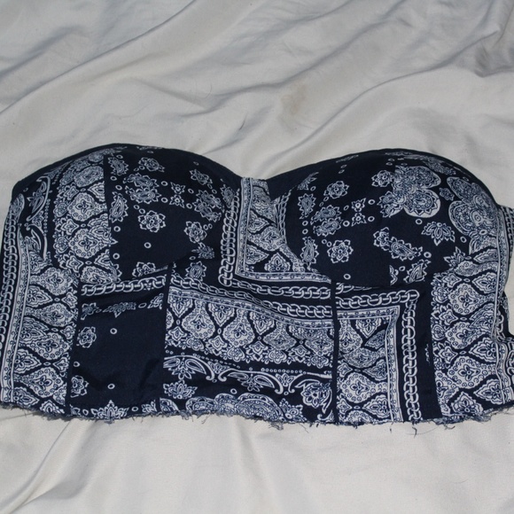 Band of Gypsies Tops - Band of Gypsi Patterned Crop Top Band of Gypsies Tops - Band of Gypsi Patterned Crop Top